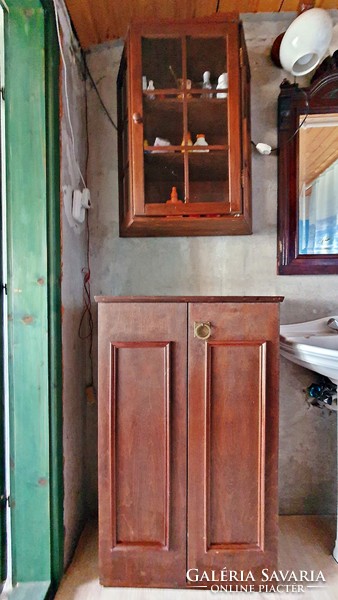 Old brown bathroom cabinets. Lower element and wall cabinet.