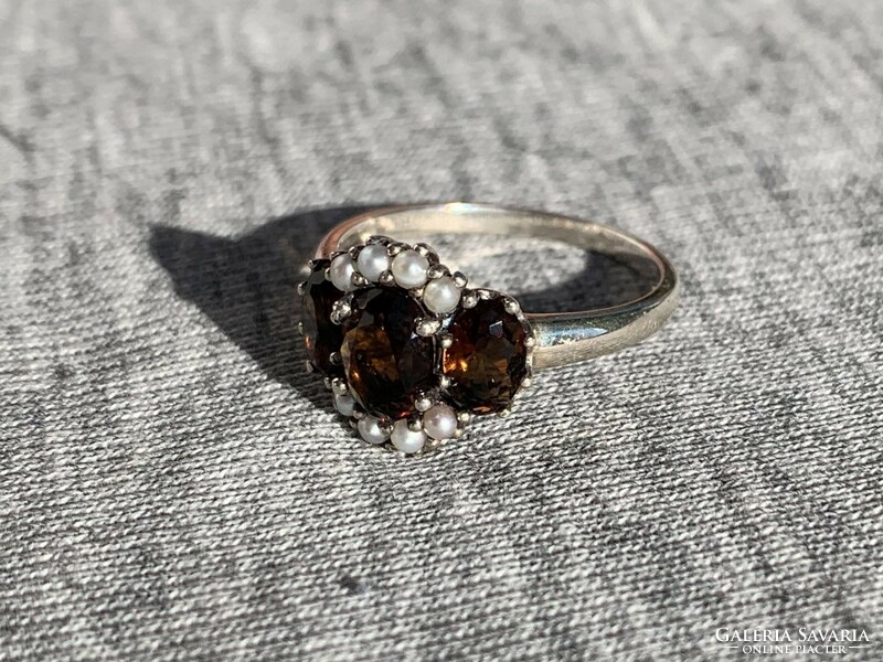 Women's silver ring with brown stones and pearls