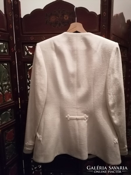 Hampel Katalin fehér-sötétkék kosztüm, 38-as méret