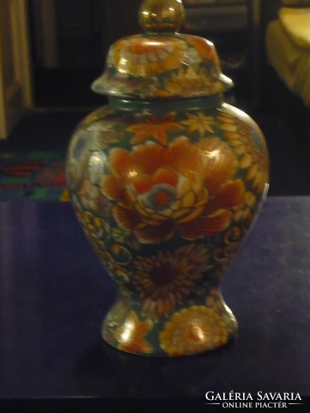 Gyönyörű kínai urnaváza