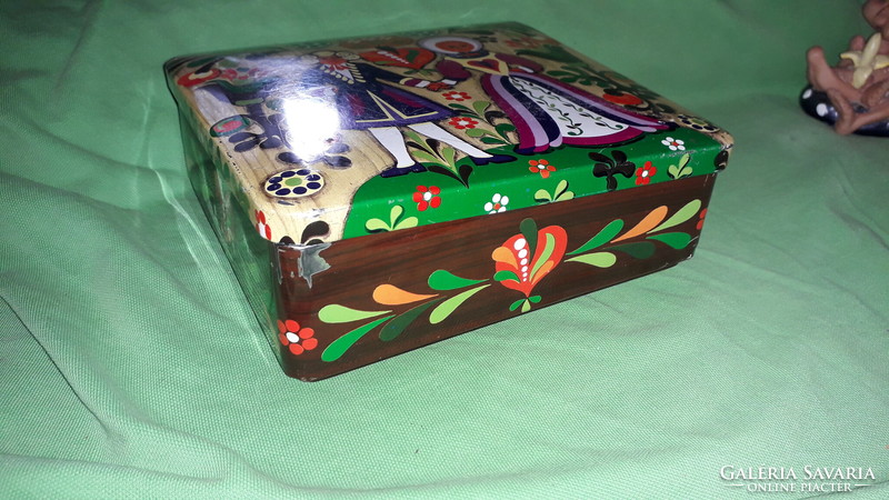Nagyon szép királyfi - királylány mesés fém süteményes lemez doboz 16 x 18 x 5 cm a képek szerint