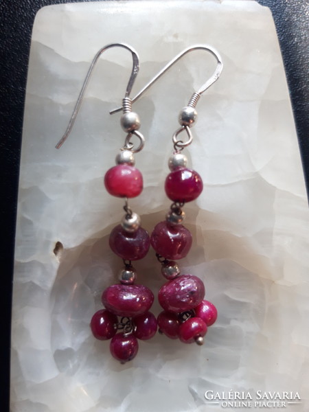 Silver earrings with ruby stones