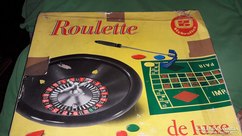 Old nsk plastic roulette game with box as shown in the pictures
