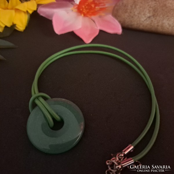 Jade stone pendant with chain 3 cm