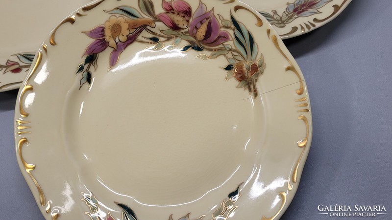 6 small plates with Zsolnay flower pattern