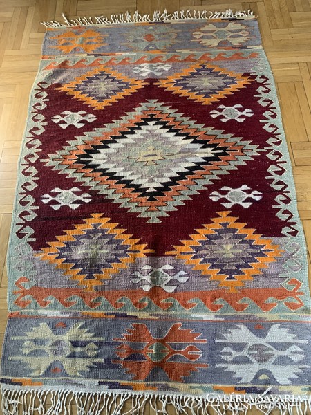 Kelim carpet with a wonderful color scheme