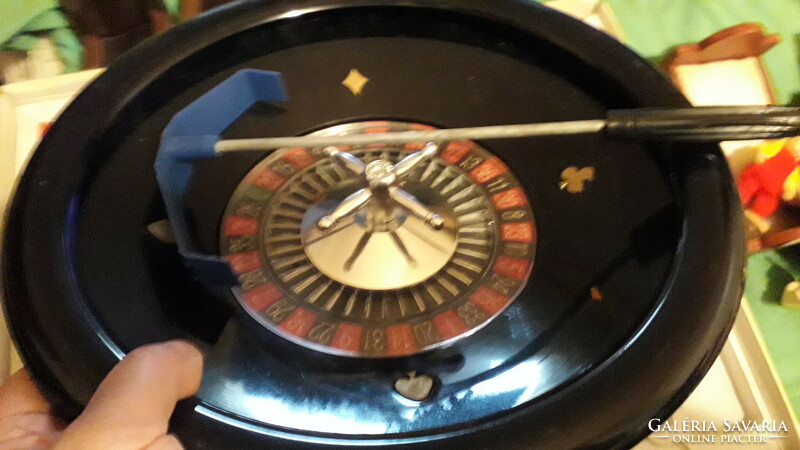 Old nsk plastic roulette game with box as shown in the pictures