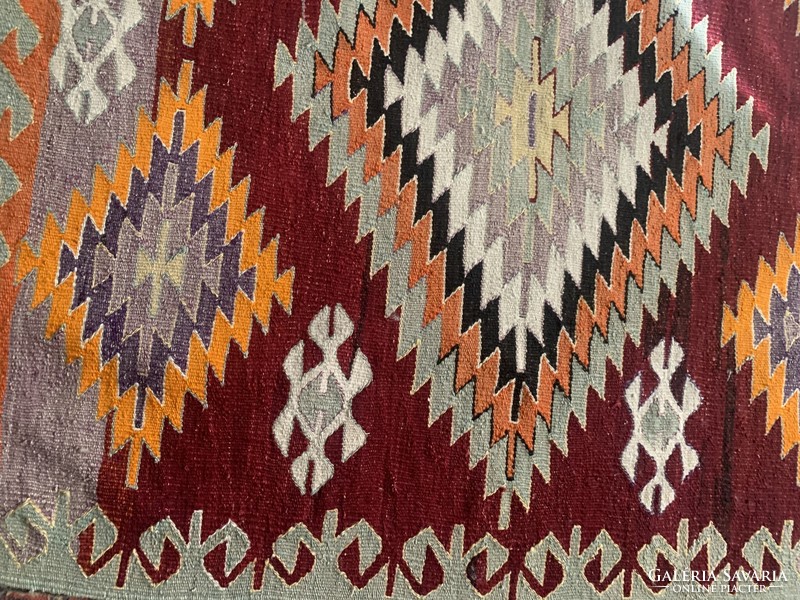 Kelim carpet with a wonderful color scheme