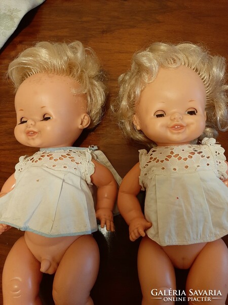 Twin dolls from the 80s