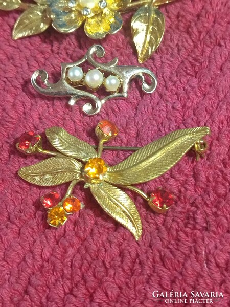 4 pieces of old brooch pin jewelry