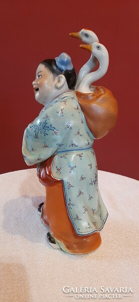 Kínai porcelán, kézi festésű, jelölt. 21 cm magas