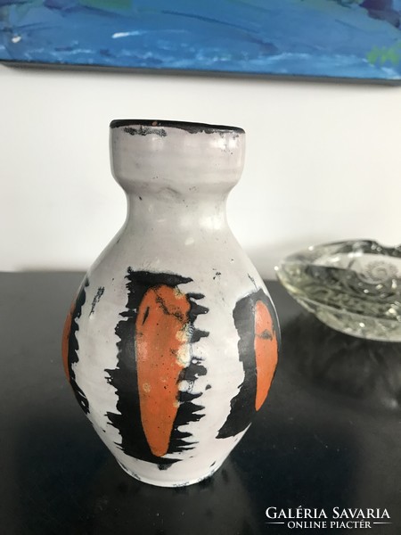 Gorka Lívia kisváza, ceramic vase by Lívia Gorka (20/C)