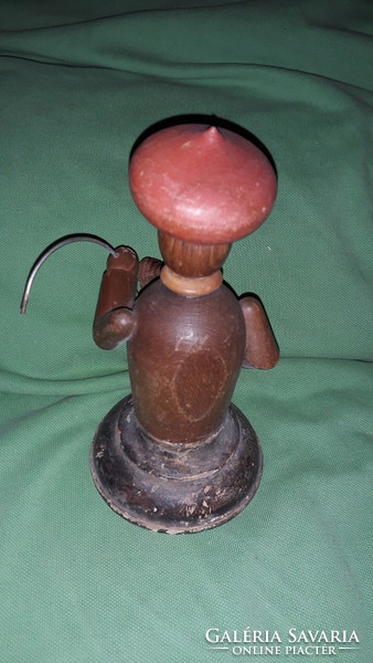 Antique wooden toy wooden figure with a Turkish basa pipe 16 cm according to the pictures