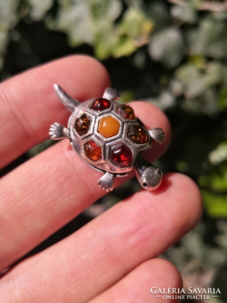 Special silver moving turtle with amber stones