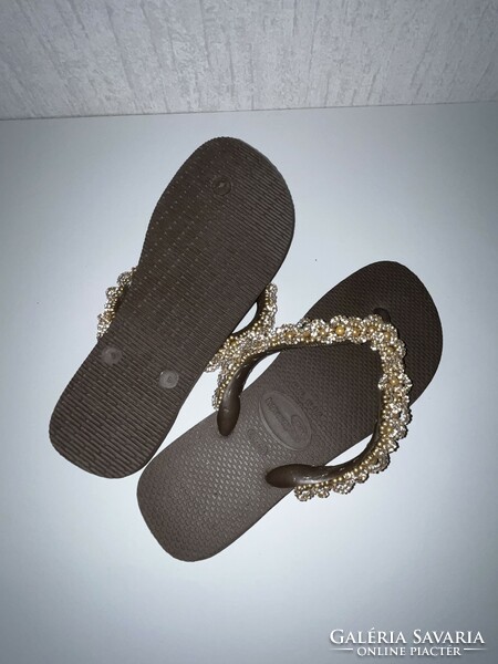 Különleges, elegáns Havaianas papucs, gyöngyökkel