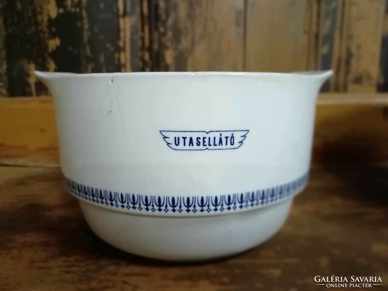 Soup bowl used by a passenger, with aesthetic defects, lowland porcelain