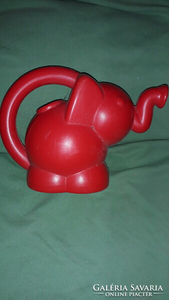 Old sandcastle builder, small gardener dmsz plastic elephant watering can according to the pictures