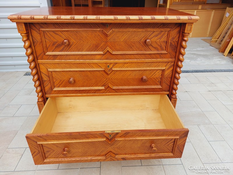 For sale: 2 identical, large 3-drawer colonial chests of drawers. Price/ 1 piece of furniture in nice, new condition.