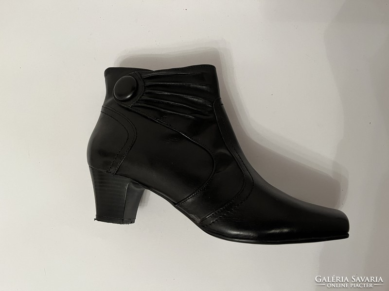 Elegant black ankle boots - almost new! - Fifth avenue