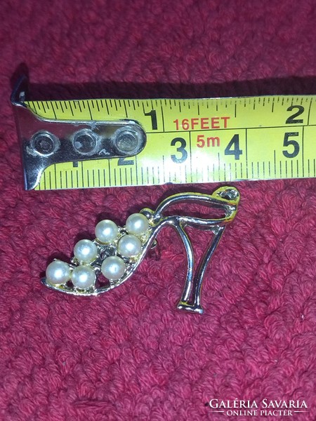 1 piece of old brooch pin jewelry from the 1960s small high-heeled shoes with pearls