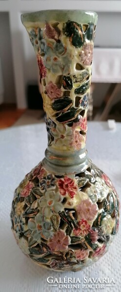 Antik Zsolnay váza különleges áttört mintával