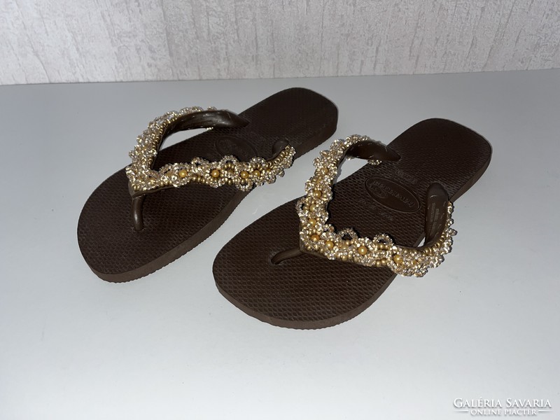 Special, elegant Hawaiian slippers with pearls