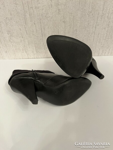 Elegant black ankle boots