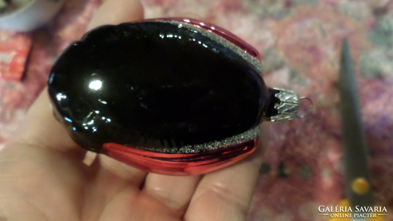 New, nostalgia ornament made of glass, in very nice condition. About 6 cm ladybug.