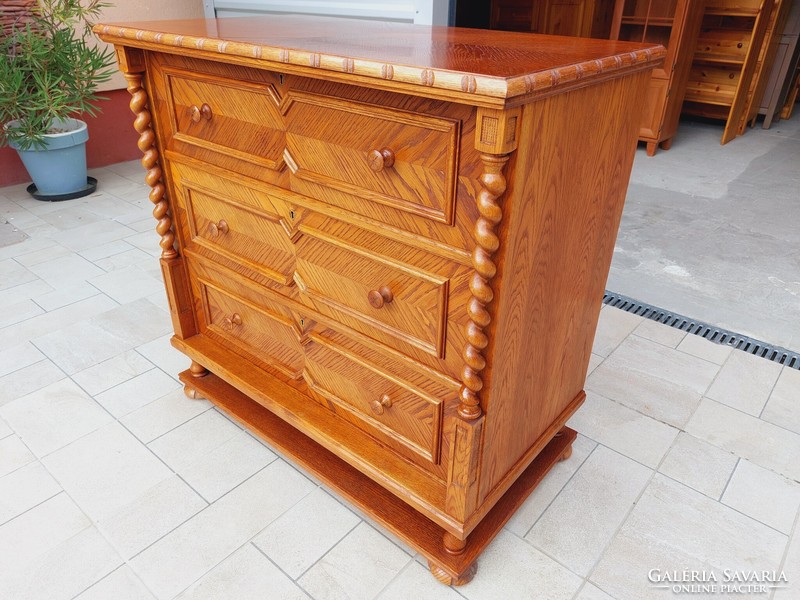 For sale: 2 identical, large 3-drawer colonial chests of drawers. Price/ 1 piece of furniture in nice, new condition.
