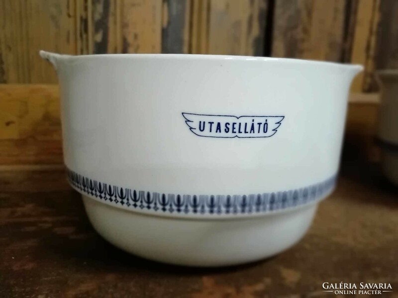 Soup bowl used by a passenger, with aesthetic defects, lowland porcelain