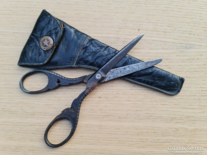 Nun's scissors from around 100 years old