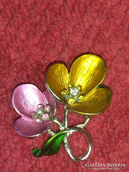 1 piece of old brooch pin jewelry from the 1960s with beautiful flower stones