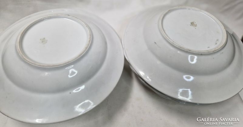 Régi Zsolnay pajzspecsétes inda mintás porcelán tányérok és tálak egyben eladók