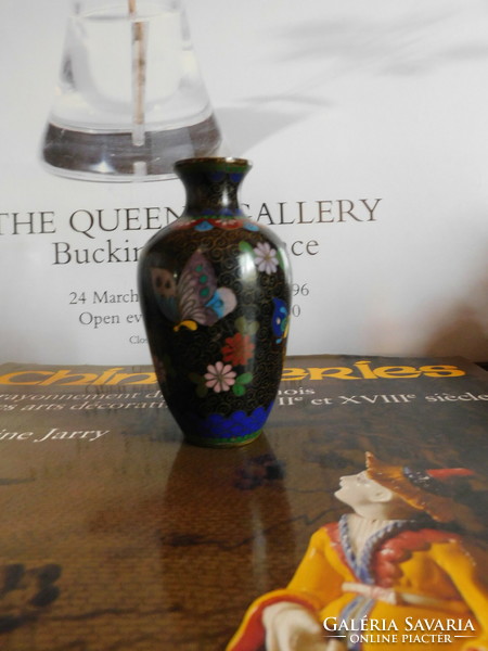 Cloisonné - rekeszzománc váza pillangós mintával 9.5 cm