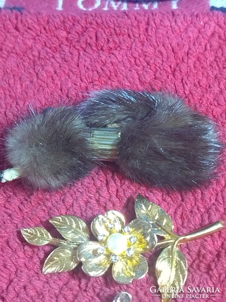 4 pieces of old brooch pin jewelry