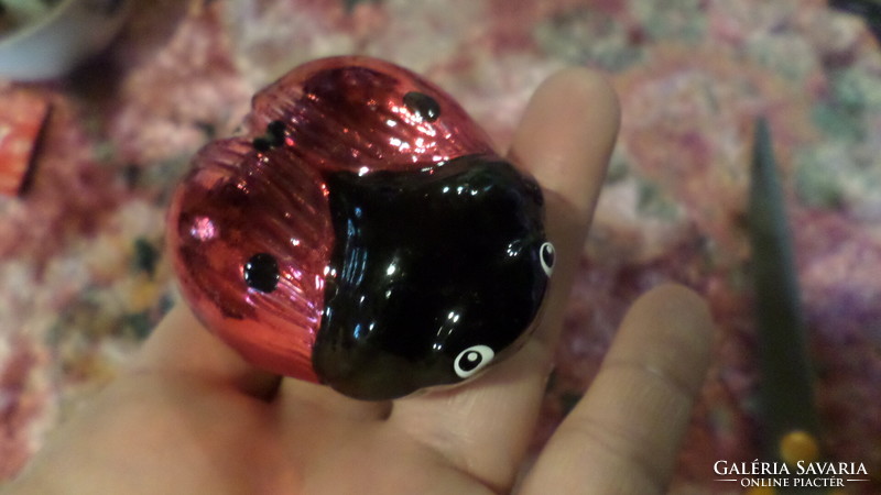 New, nostalgia ornament made of glass, in very nice condition. About 6 cm ladybug.