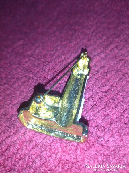 1 piece of old brooch pin jewelry from the 1970s small light house