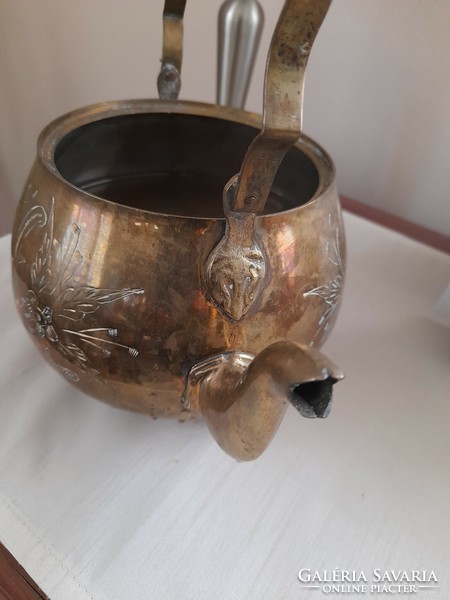 Tea pot with engraved decoration