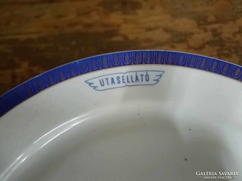Utasellátó által használt nagy méretű lapos tányér, jelzett, logózott retro darabok, alföldi