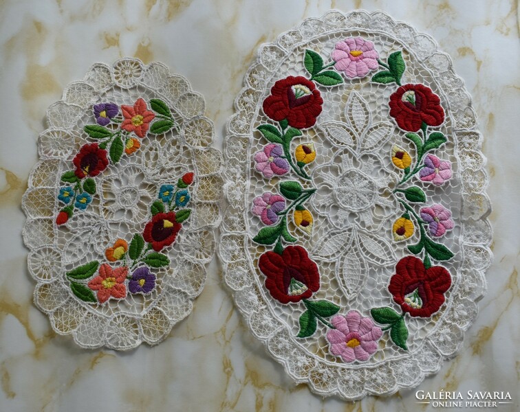 Kalocsai pattern embroidered tablecloth, 2 pcs