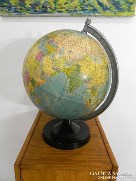 Retro Globe (1982)