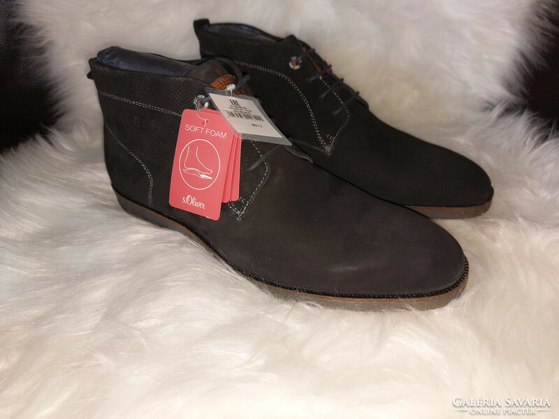 S.Oliver size 44 black leather shoes. New in box with label. The store price was HUF 27,990. Width: 30cm.