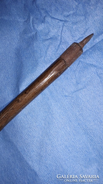 Old German hiking stick in good condition, walking stick with insignia, with a spike with a copper insert at the end, 96 cm according to the pictures