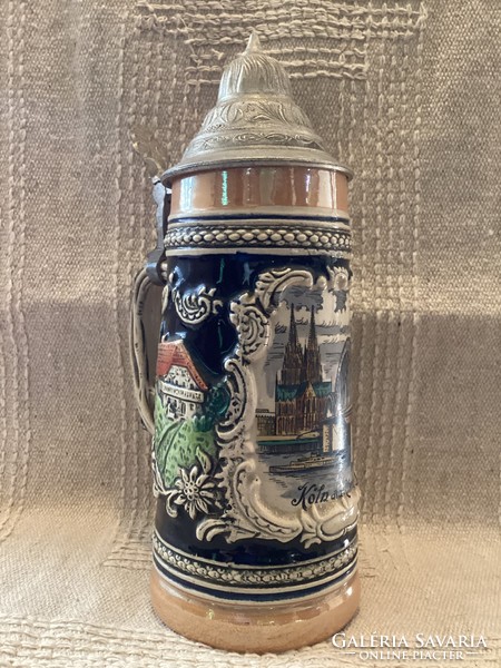 A half-liter ceramic jug with a lid depicting the skyline of Cologne