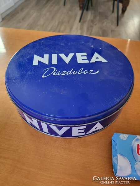 Nagyméretű Nivea diszdoboz
