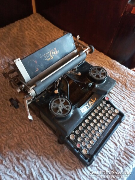 Typewriter, royal 10, royal typewriter co. Inc. N.Y. USA.