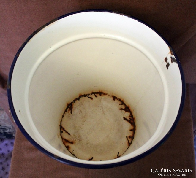 Old enameled white bucket