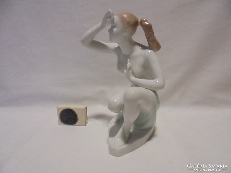 Aquincum porcelán távolba néző női akt figura, szobor, nipp