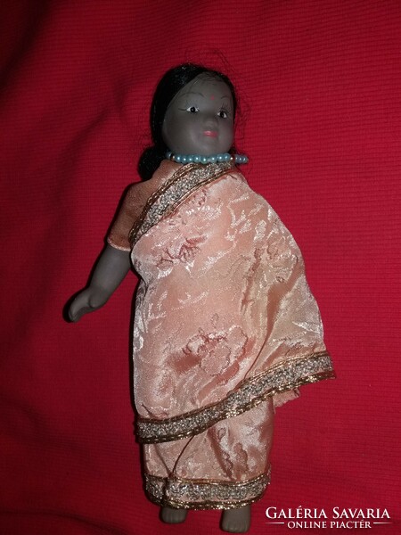 Gyönyörű keleti hercegnő porcelán babák JAPÁN INDIA TÖRÖK 3 db EGYBEN 22 cm / db a képek szerint