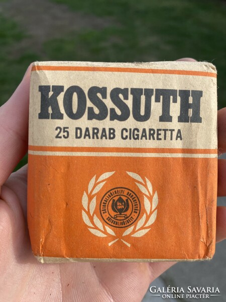 Kossuth cigaretta bontatlan retro szocialista antik